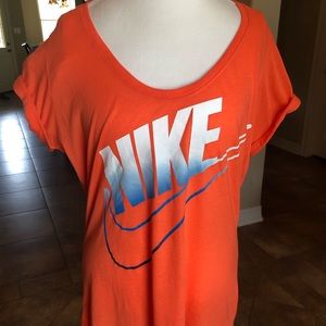 EUC Women’s Nike Shirt